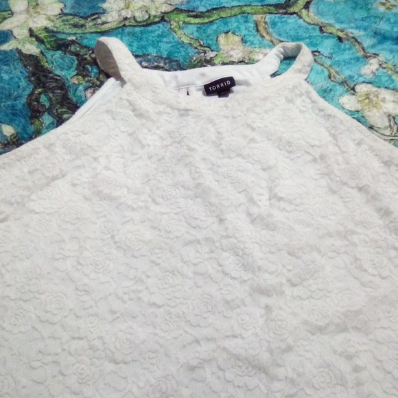 Torrid ivory lace high neck tank size 4 - Picture 4 of 13